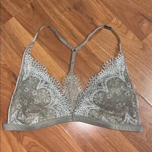 NWT Victoria’s Secret Lace Bralette Front Closure- Small